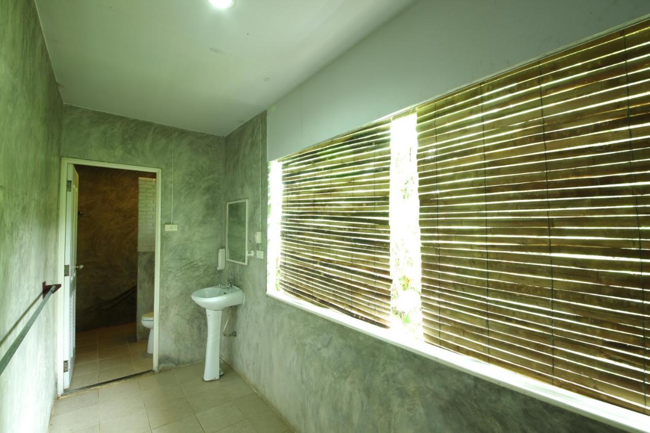 Hatthatara Resort Samut Songkhram Exterior photo